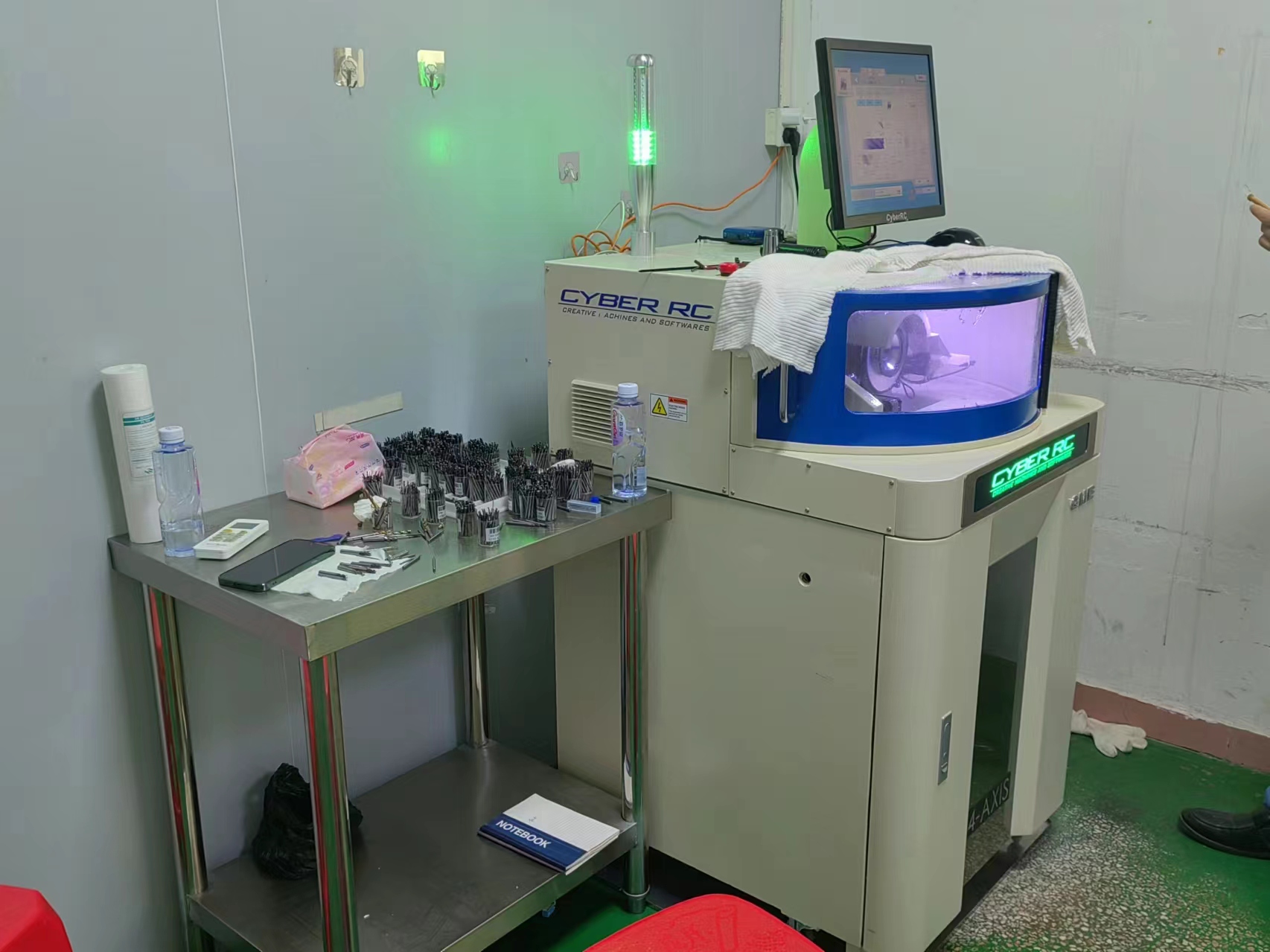 東莞港進(jìn)表業(yè)四軸磨刀機(jī)交機(jī)現(xiàn)場(chǎng)